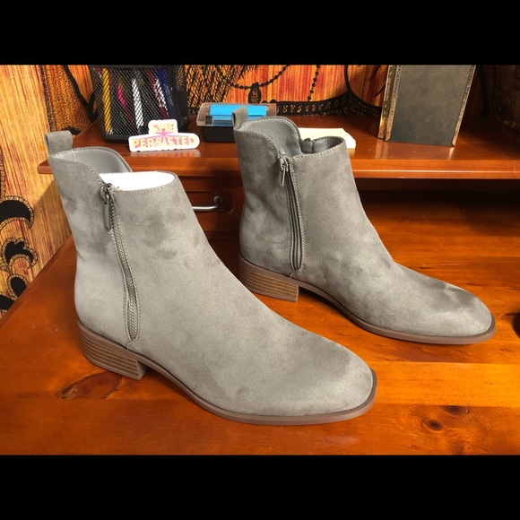 Brand new never worn Chelsea style boots - Picture 1 of 4